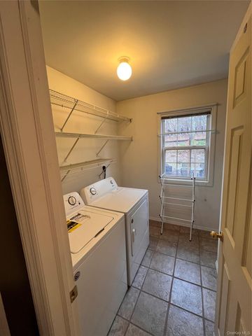 136 Elizabeth Way, Ridge, NY 11961