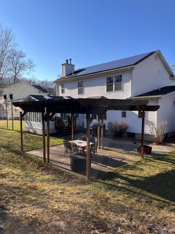 136 Elizabeth Way, Ridge, NY 11961