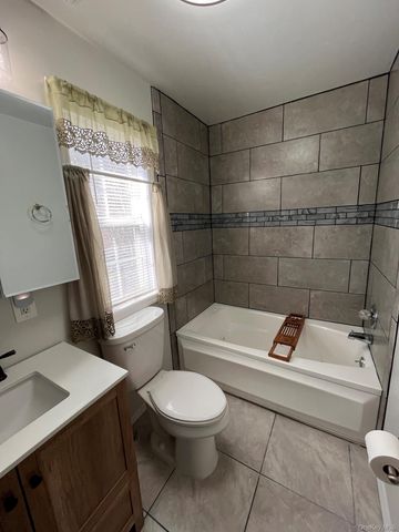 136 Elizabeth Way, Ridge, NY 11961