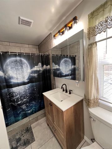 136 Elizabeth Way, Ridge, NY 11961