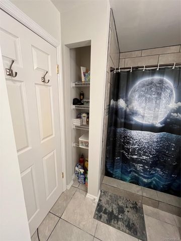 136 Elizabeth Way, Ridge, NY 11961