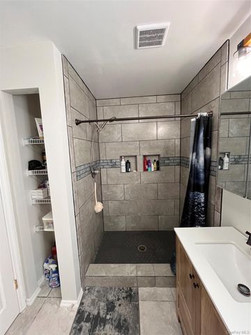 136 Elizabeth Way, Ridge, NY 11961