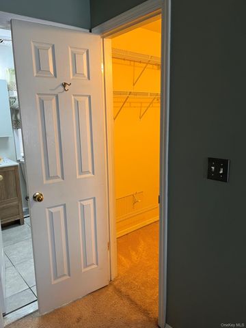 136 Elizabeth Way, Ridge, NY 11961