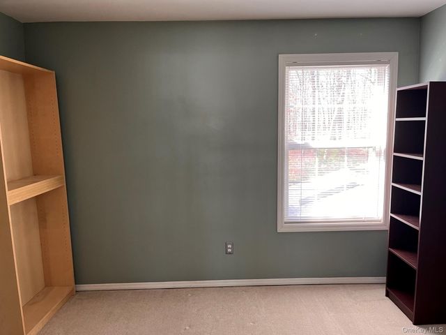 136 Elizabeth Way, Ridge, NY 11961