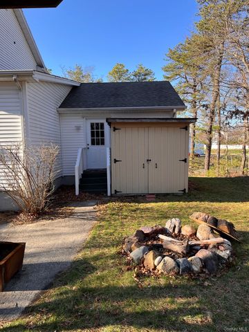 136 Elizabeth Way, Ridge, NY 11961