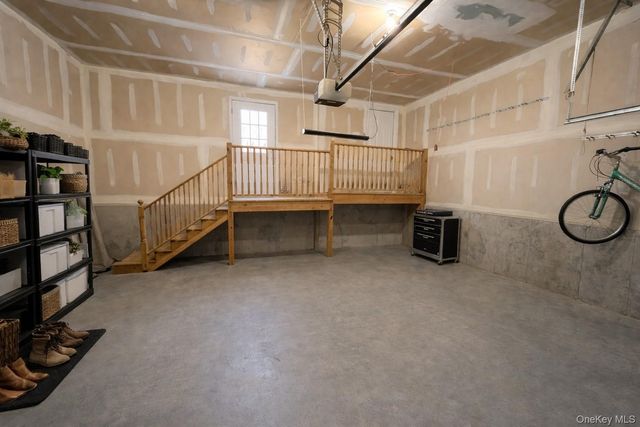 136 Elizabeth Way, Ridge, NY 11961