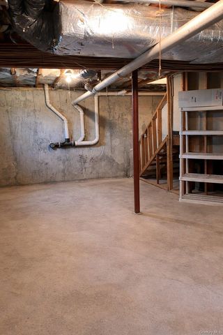 136 Elizabeth Way, Ridge, NY 11961