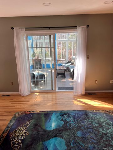 136 Elizabeth Way, Ridge, NY 11961