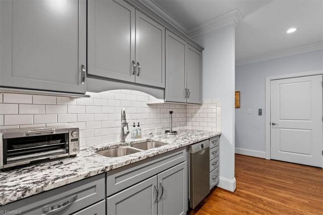 6 Blakeney Place, Greensboro, NC 27408