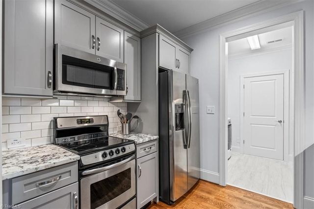 6 Blakeney Place, Greensboro, NC 27408