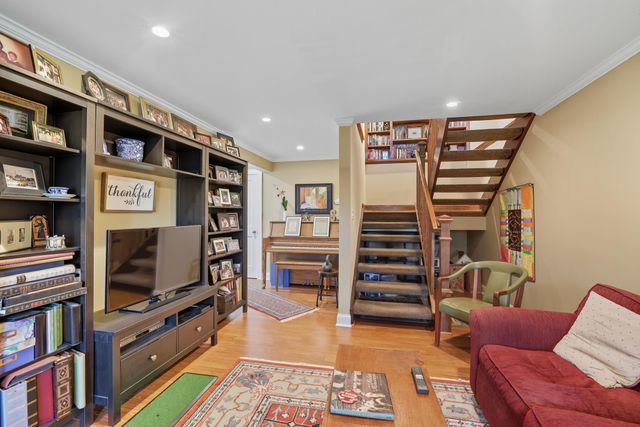 1115 Edgcumbe Road, Saint Paul, MN 55105