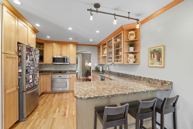 1115 Edgcumbe Road, Saint Paul, MN 55105