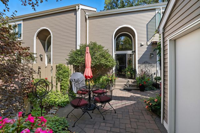 1115 Edgcumbe Road, Saint Paul, MN 55105