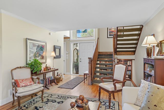 1115 Edgcumbe Road, Saint Paul, MN 55105