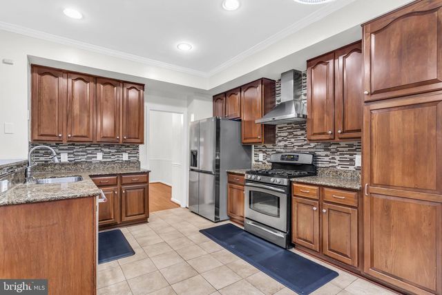6618 FROST LAKE LN, Alexandria, VA 22315