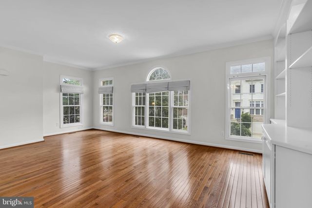 6618 FROST LAKE LN, Alexandria, VA 22315