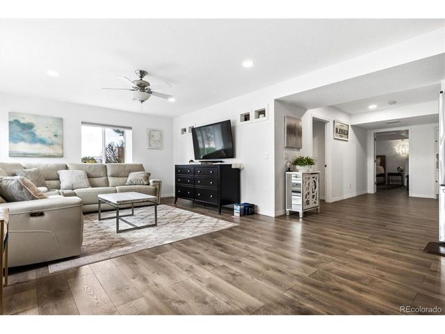 9073 Hunters Way, Highlands Ranch, CO 80129