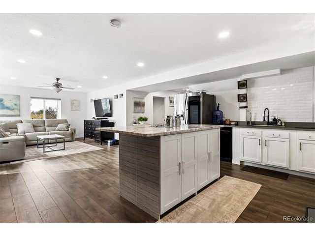 9073 Hunters Way, Highlands Ranch, CO 80129