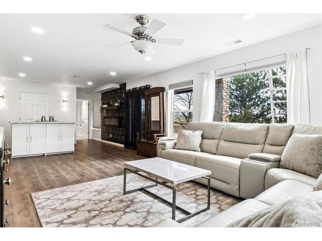 9073 Hunters Way, Highlands Ranch, CO 80129