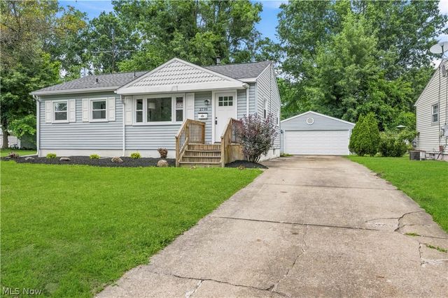 2798 Randolph Street NW, Warren, OH 44485