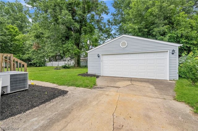 2798 Randolph Street NW, Warren, OH 44485