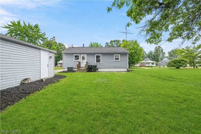 2798 Randolph Street NW, Warren, OH 44485
