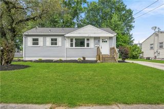 2798 Randolph Street NW, Warren, OH 44485