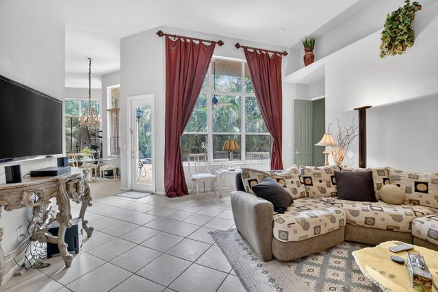 8106 N Savannah Circle, Davie, FL 33328