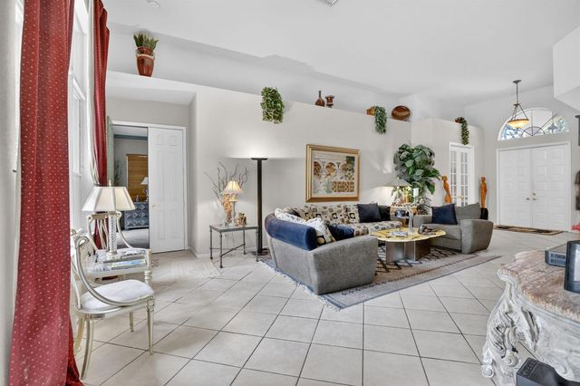 8106 N Savannah Circle, Davie, FL 33328