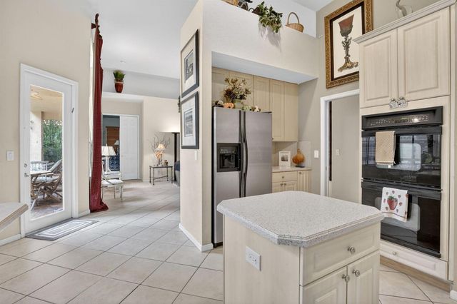 8106 N Savannah Circle, Davie, FL 33328