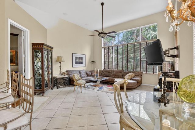 8106 N Savannah Circle, Davie, FL 33328