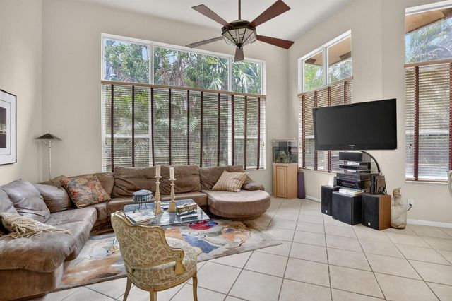 8106 N Savannah Circle, Davie, FL 33328