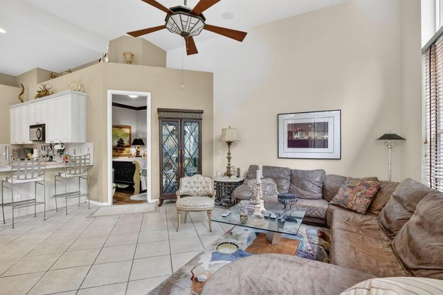 8106 N Savannah Circle, Davie, FL 33328