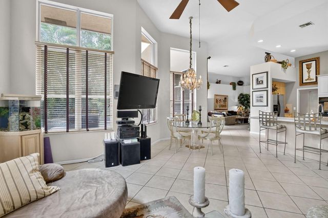 8106 N Savannah Circle, Davie, FL 33328