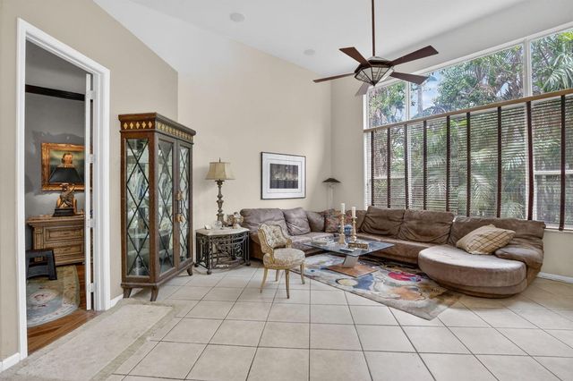 8106 N Savannah Circle, Davie, FL 33328