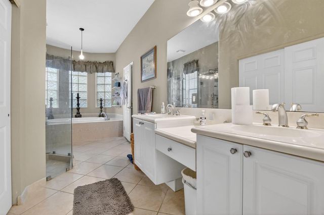 8106 N Savannah Circle, Davie, FL 33328