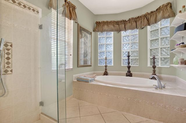 8106 N Savannah Circle, Davie, FL 33328