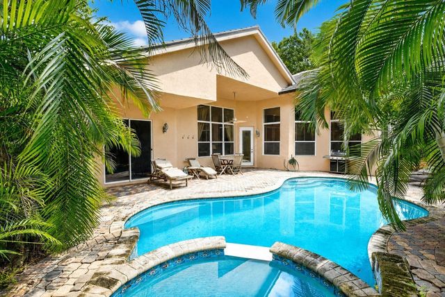 8106 N Savannah Circle, Davie, FL 33328