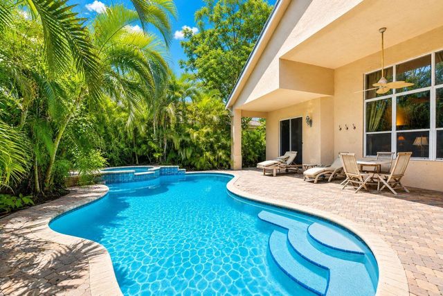 8106 N Savannah Circle, Davie, FL 33328
