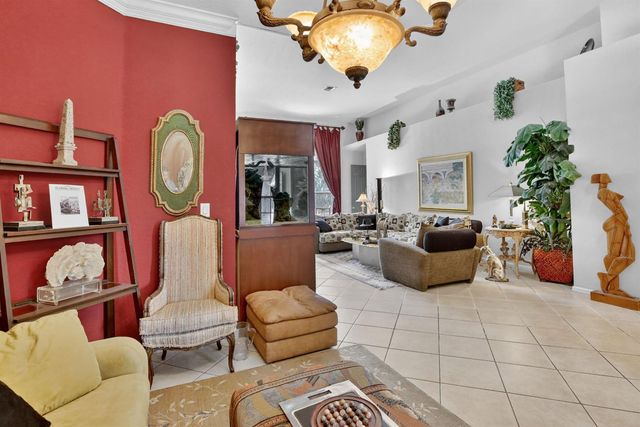 8106 N Savannah Circle, Davie, FL 33328