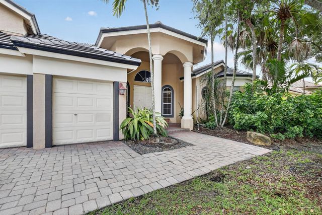 8106 N Savannah Circle, Davie, FL 33328