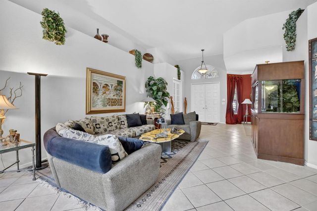 8106 N Savannah Circle, Davie, FL 33328