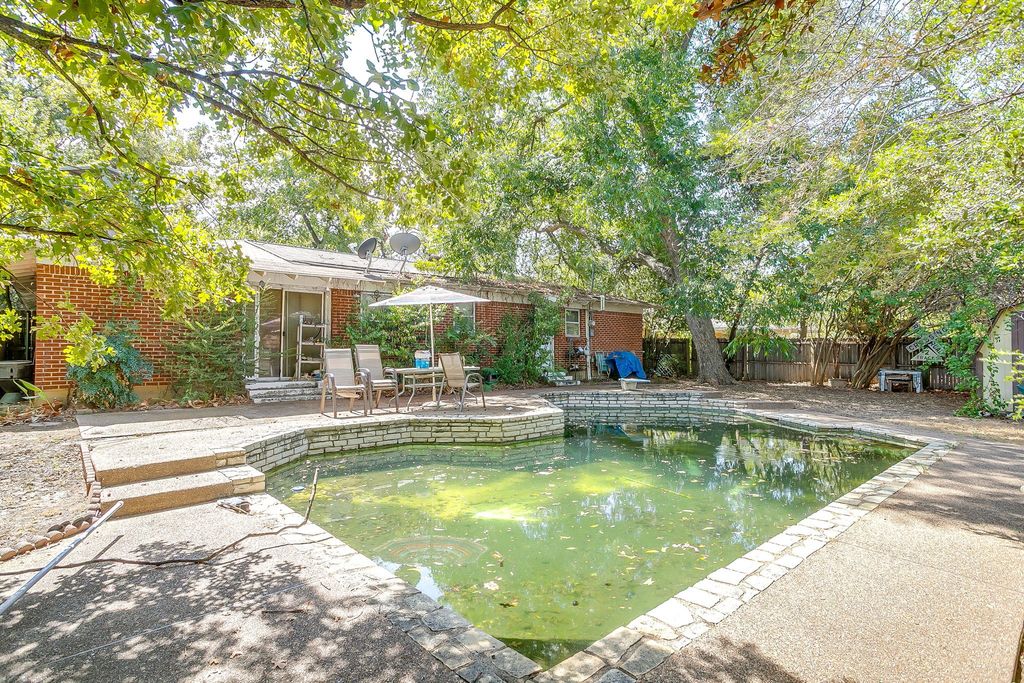 7205 Robinhood Lane, Fort Worth, TX 76112 — photo 2
