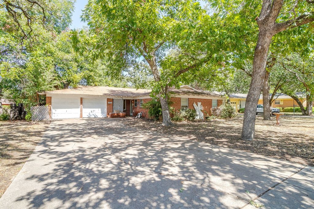 7205 Robinhood Lane, Fort Worth, TX 76112 — photo 3