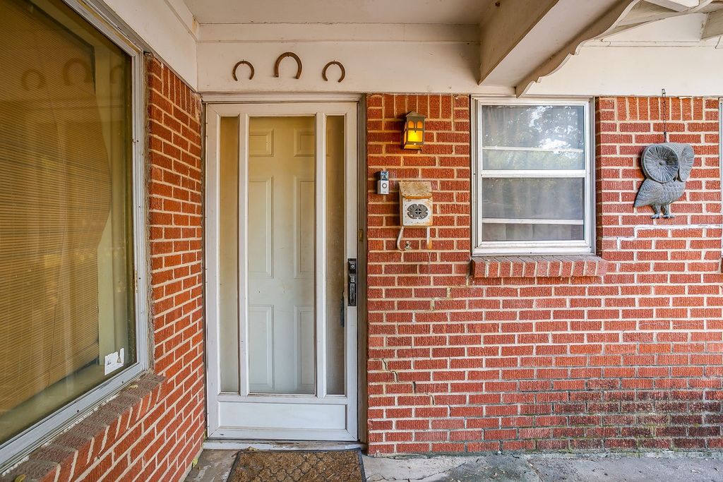 7205 Robinhood Lane, Fort Worth, TX 76112 — photo 5