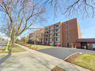 255 S West Avenue S 214, Elmhurst, IL 60126