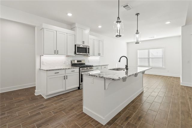 81 W Pitts Street, Farmington, AR 72730