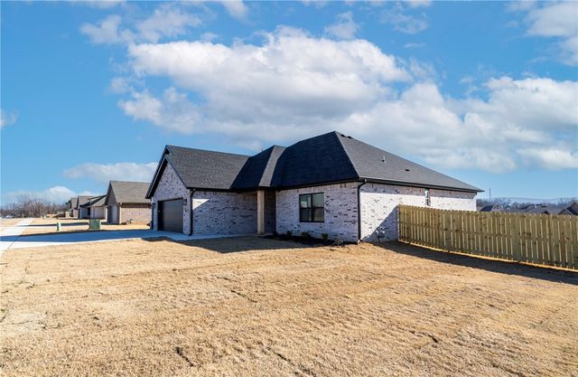 81 W Pitts Street, Farmington, AR 72730