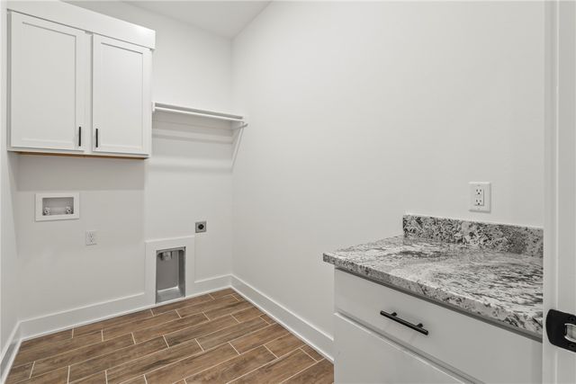 81 W Pitts Street, Farmington, AR 72730