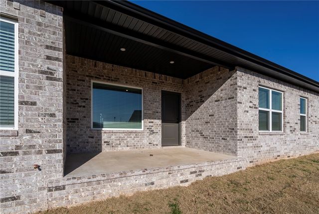 81 W Pitts Street, Farmington, AR 72730